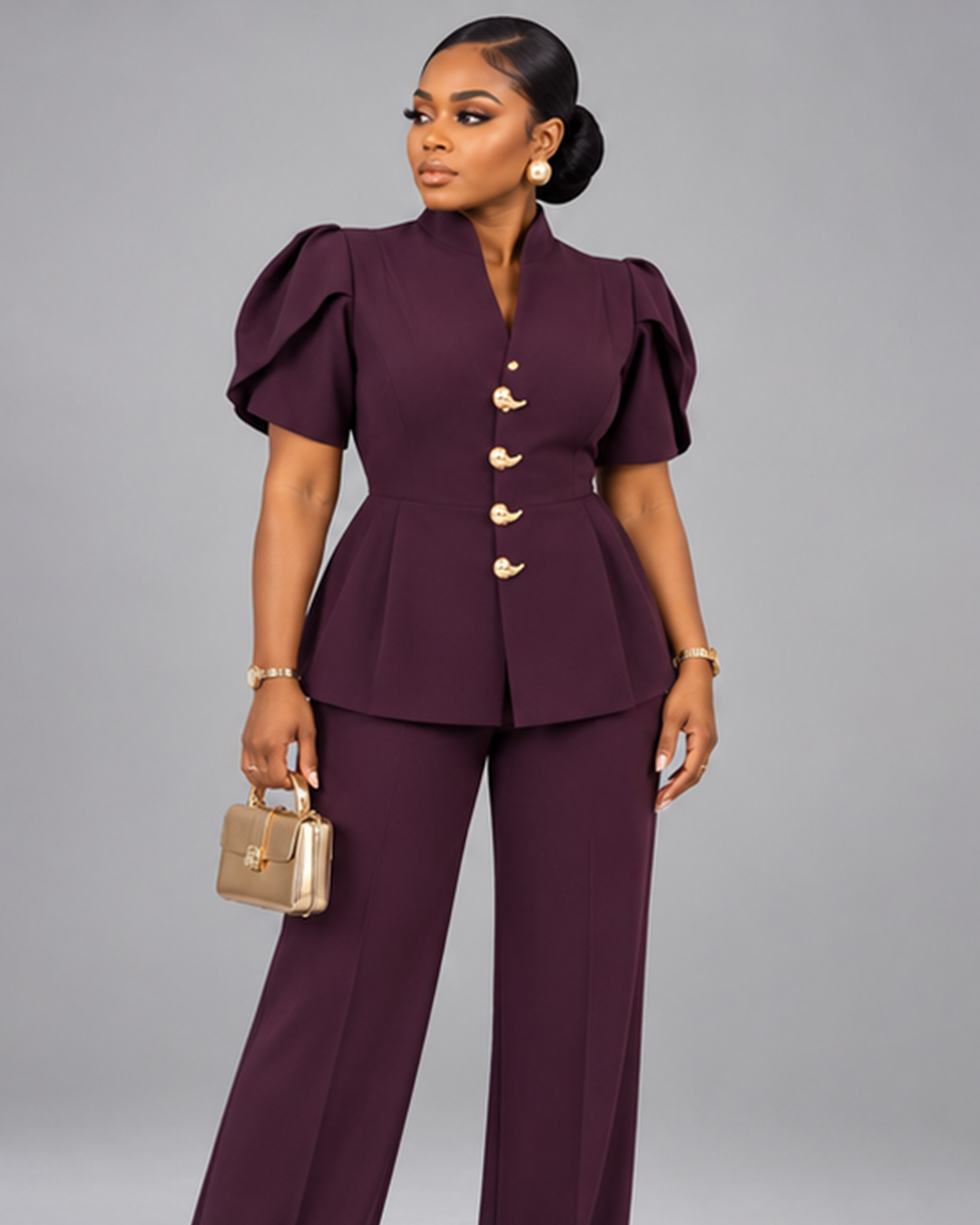Tailleur Mauve Dent Or Épaule Fleuri