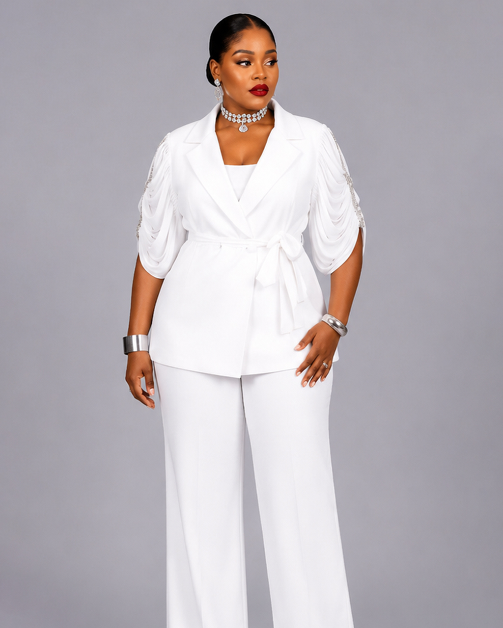 Tailleur Blanc Manche Portefeuille Broche Or