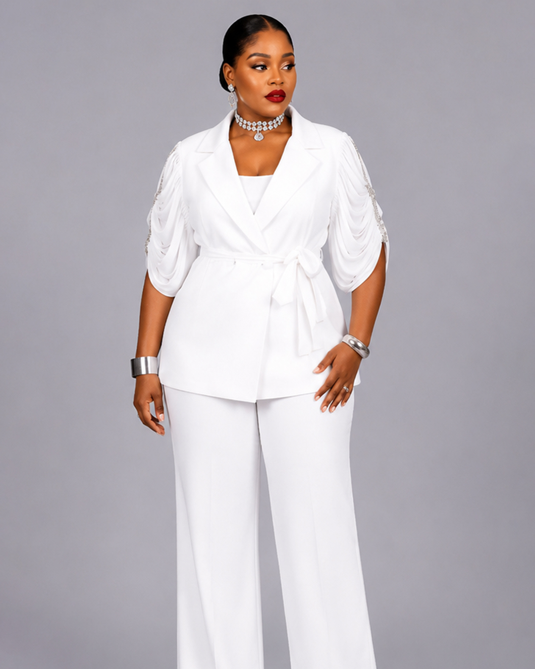 Tailleur Blanc Manche Portefeuille Broche Or
